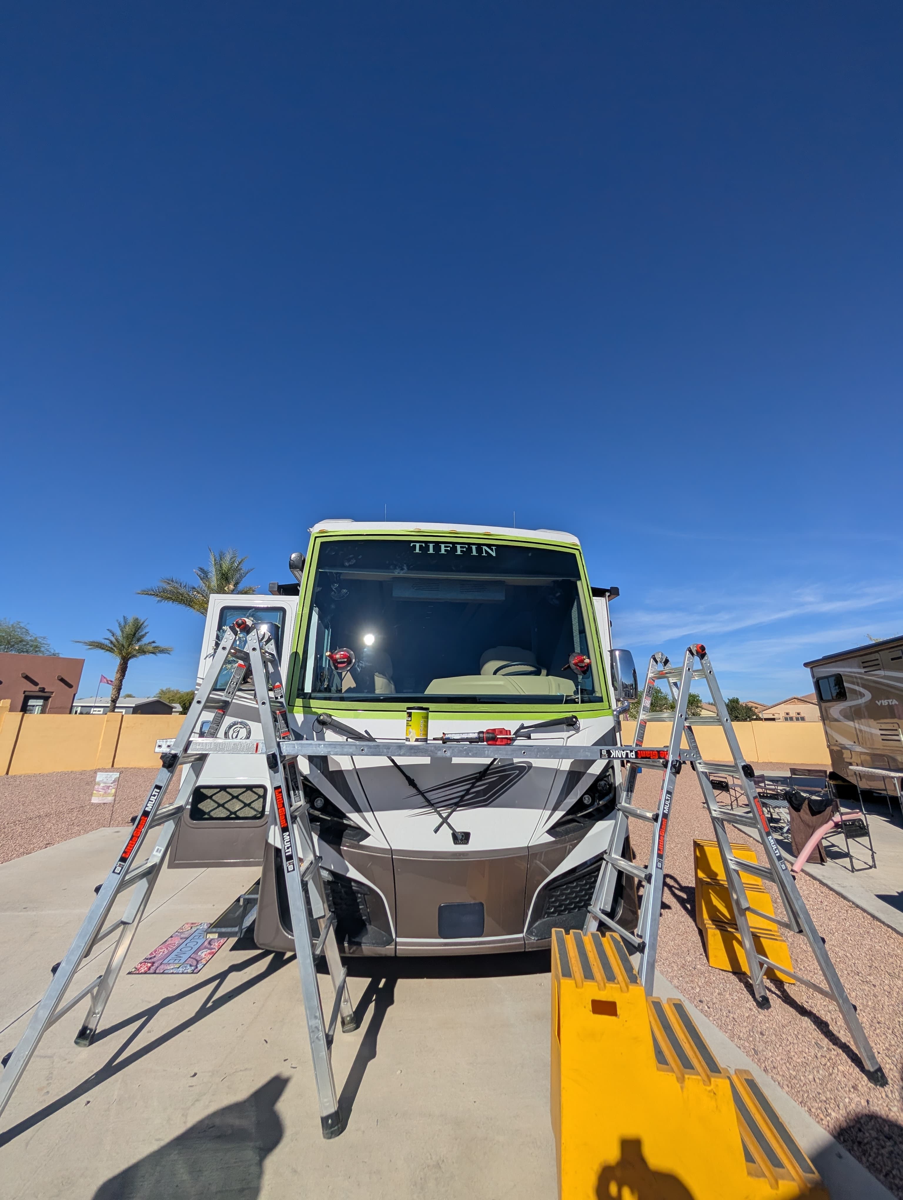 RV Windshield Repair service photo 24